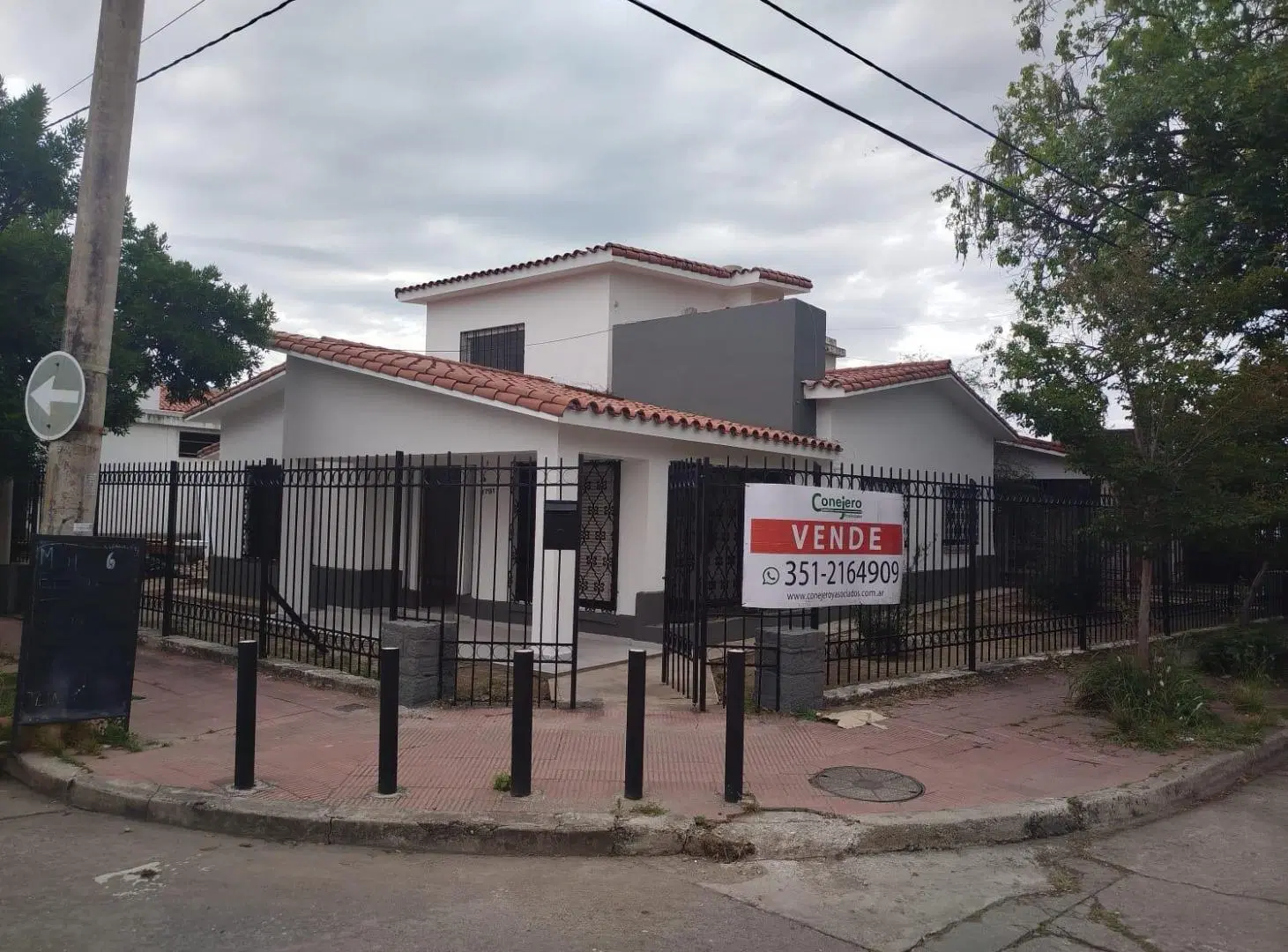 Casa esquina más local comercial en venta en Cerro de las Rosas 8