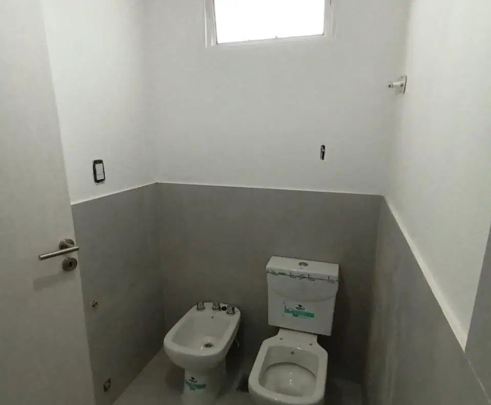 Casa esquina más local comercial en venta en Cerro de las Rosas 5