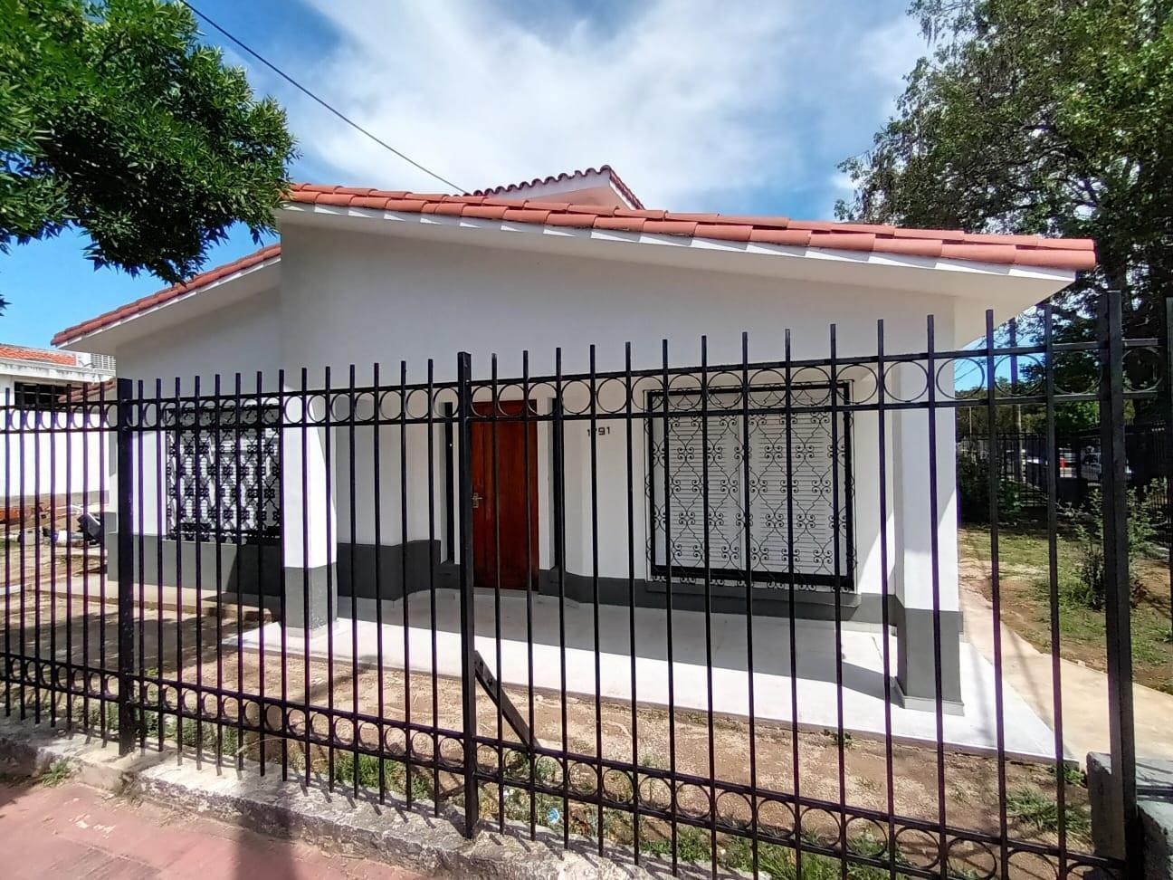 Casa esquina más local comercial en venta en Cerro de las Rosas