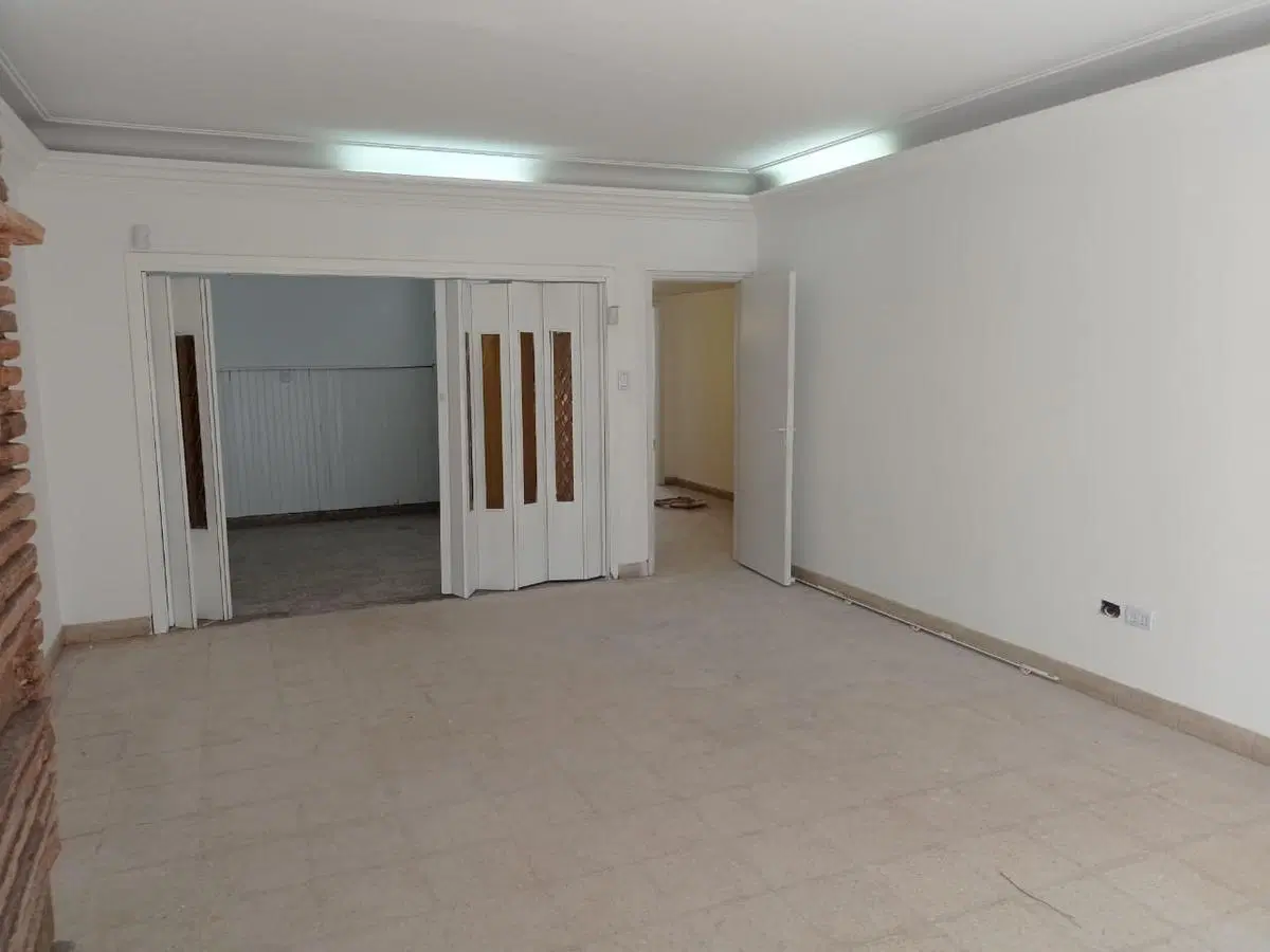 A metros Rafael Nuñez - Una Planta , 3 dorm 2 Baños, Cochera doble , Vivienda o comercial 4
