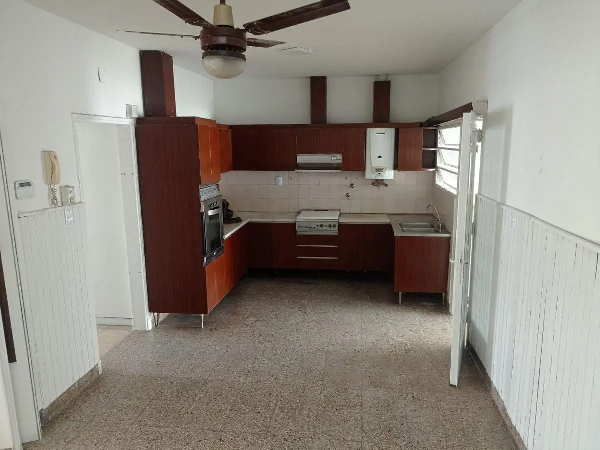 A metros Rafael Nuñez - Una Planta , 3 dorm 2 Baños, Cochera doble , Vivienda o comercial 5