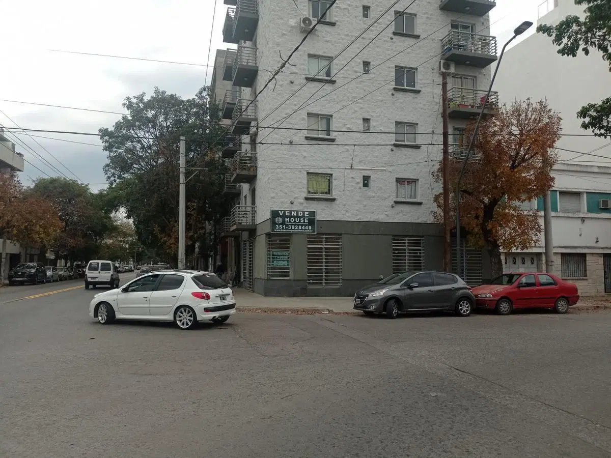 Local esquina Alta Cordoba, escuchamos su propuesta 1