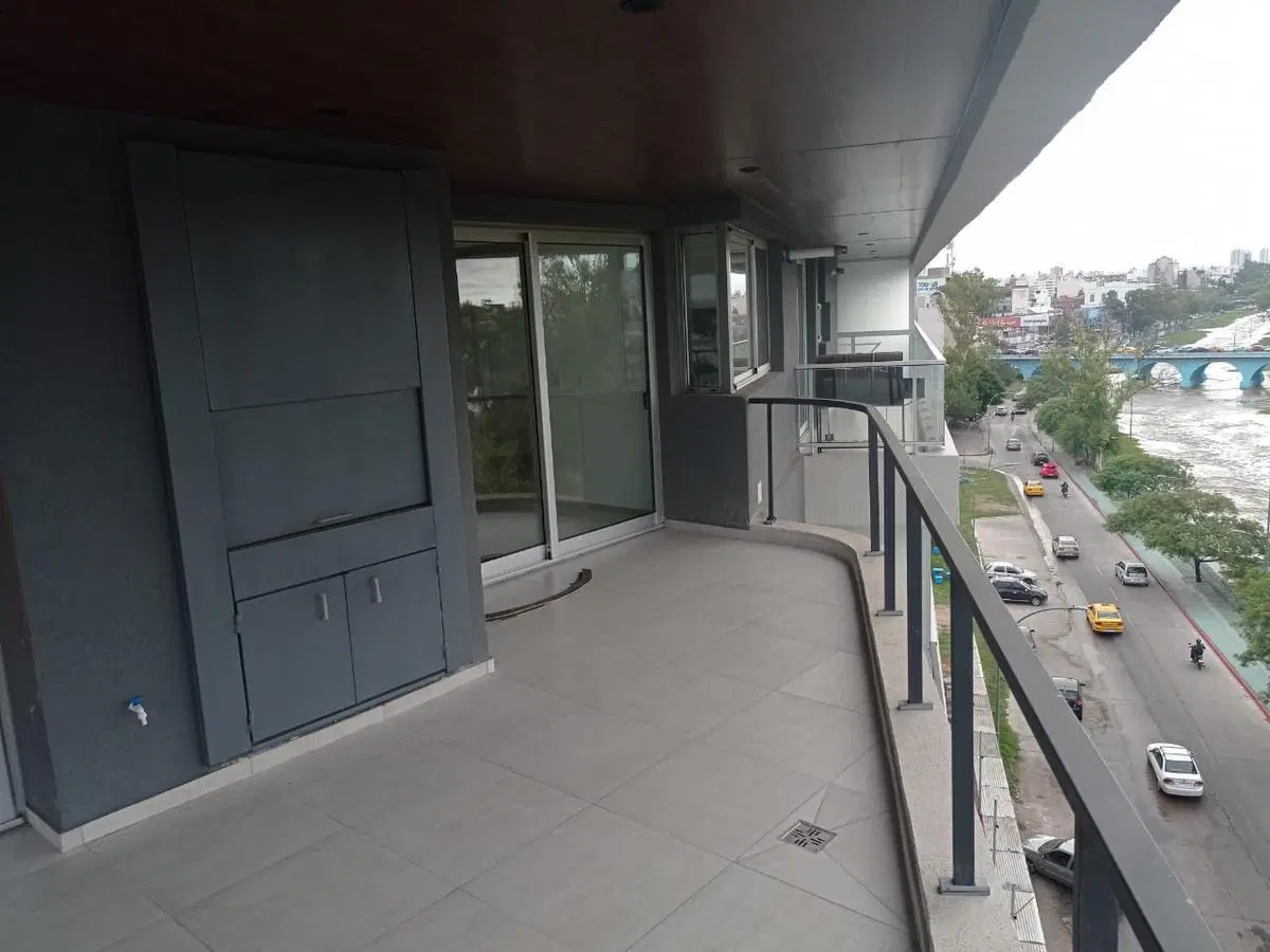 Frente a Capitalinas, Torre Fluss, 2 baños , balcón terraza con asadorD 1