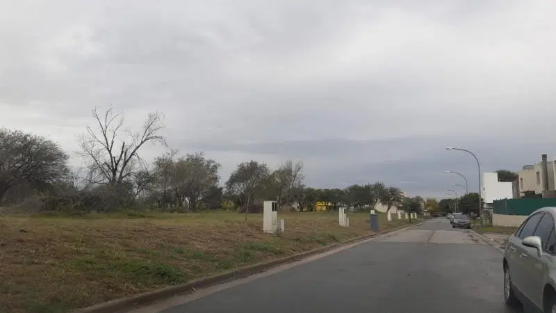 Lote en venta en La Catalina Barrio Cerrado con seguridad , posesión inmediata 5
