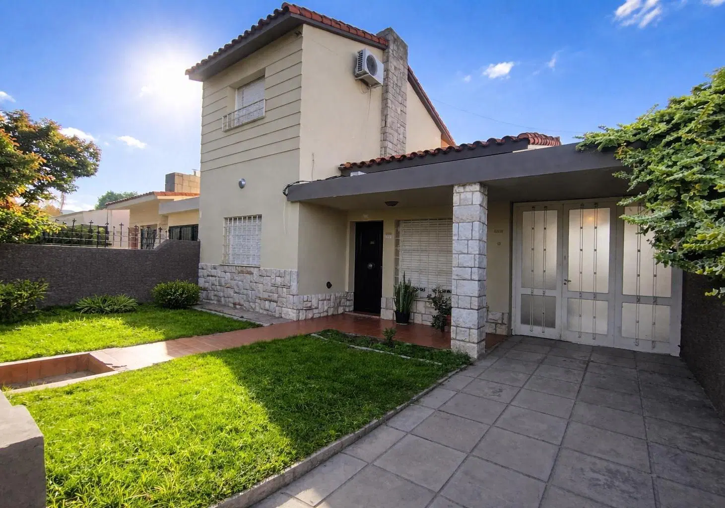 Casa en venta en barrio Maipu , 3 dormitorios, amplio patio 2