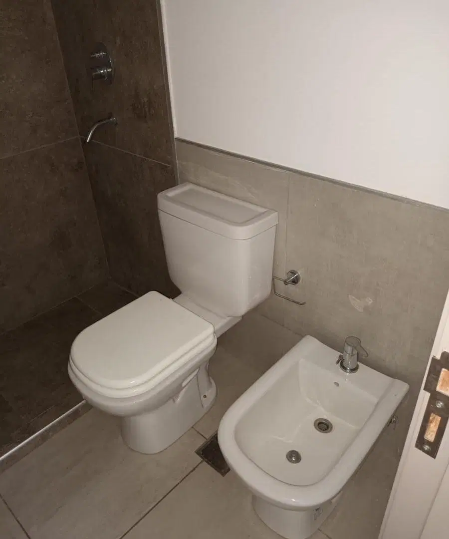 CENTRO - ALQUILER/ VENTA - 2 DORMITORIOS BALCÓN 8