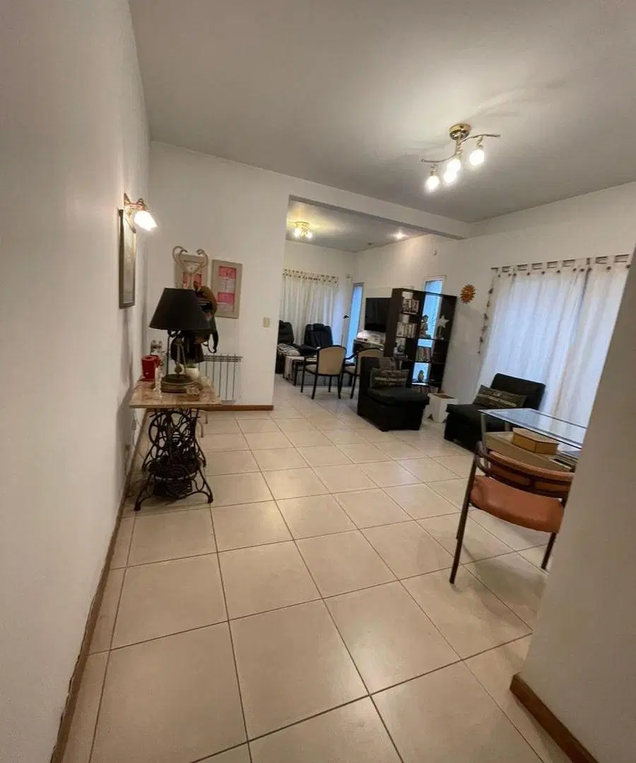 ARGUELLO - CASA EN VENTA - EXCELENTE ESTADO - FERENTE COLEGIO LA SALLE 4