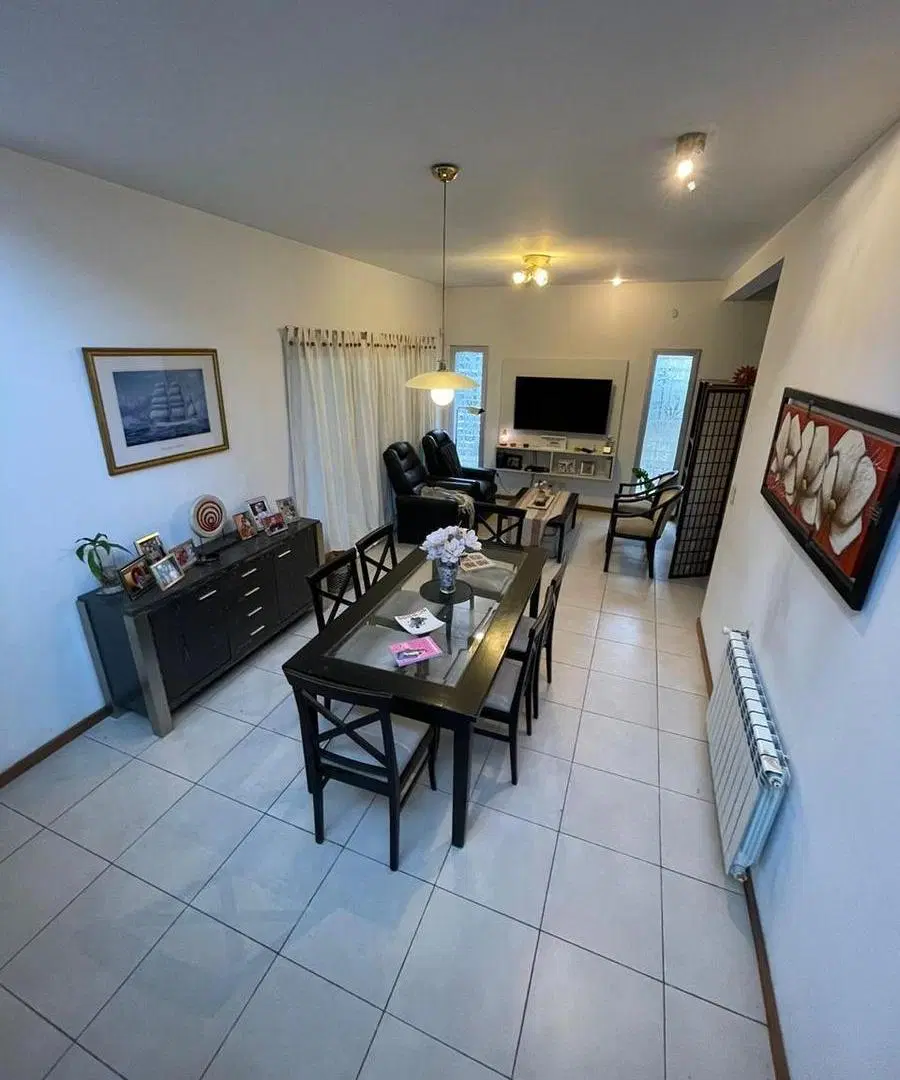 ARGUELLO - CASA EN VENTA - EXCELENTE ESTADO - FERENTE COLEGIO LA SALLE 1