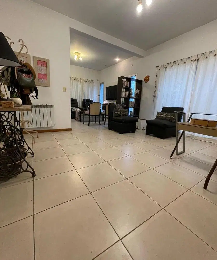 ARGUELLO - CASA EN VENTA - EXCELENTE ESTADO - FERENTE COLEGIO LA SALLE 2