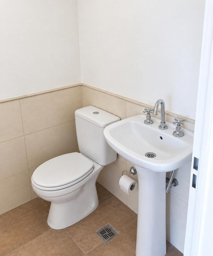 Foto de Local en venta en complejo con cochera en Arguello sobre Ricardo Rojas, imagen 1