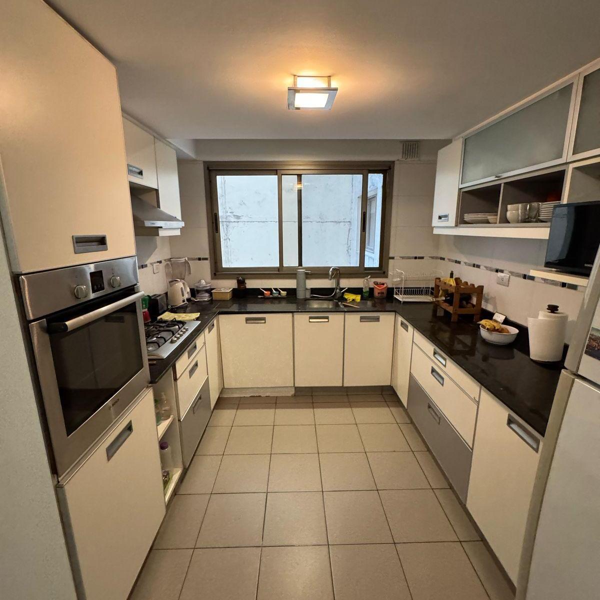 Departamento de 5 Ambientes con Dependencia - Av Montes de Oca Al 300 5