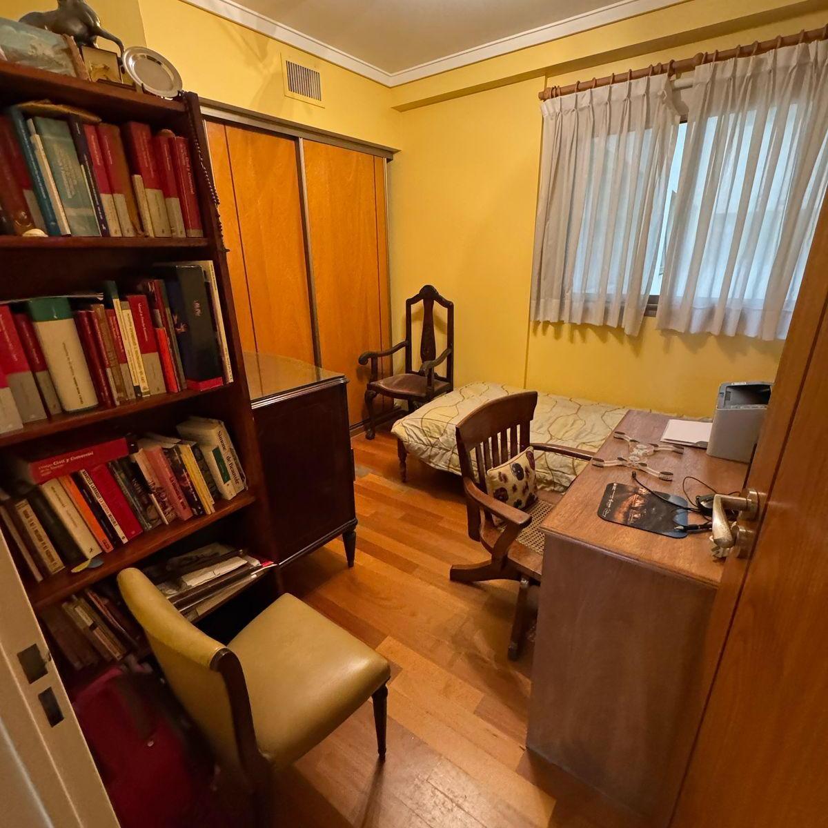 Departamento de 5 Ambientes con Dependencia - Av Montes de Oca Al 300 2
