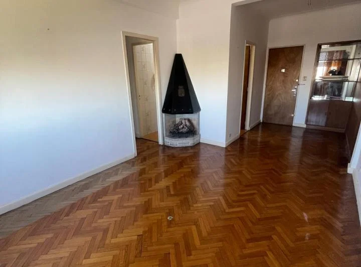 Departamento de 3 Ambientes con Dependencia - Av. Montes de Oca al 0 4