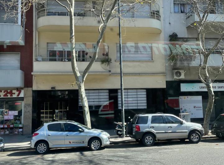 Departamento de 3 Ambientes con Dependencia - Av. Montes de Oca al 0 1