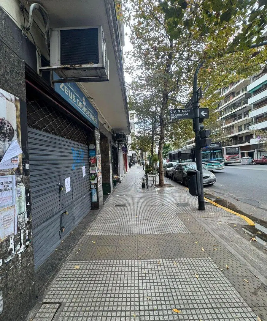 Local comercial - Av. Montes de Oca al 1000 3