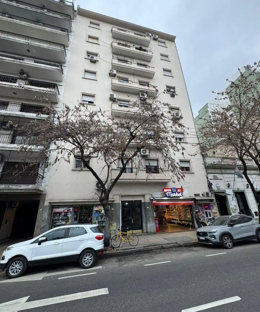 Departamento de 3 Ambientes - Av. Montes de Oca al 800 1