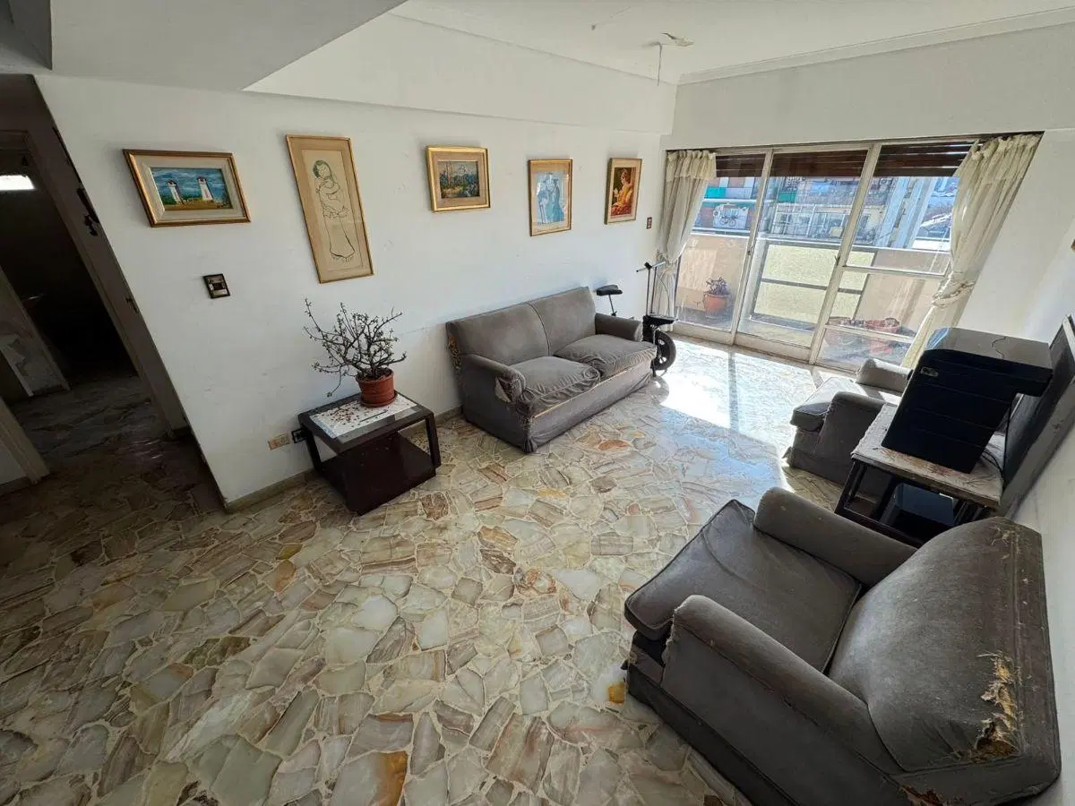 Departamento de 4 Ambientes con Dependencia - Av. Almirante Brown al 700 3