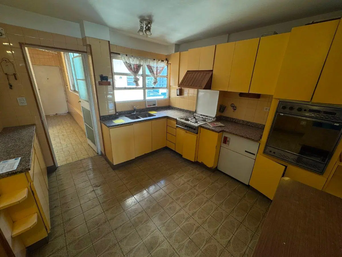 Departamento de 4 Ambientes con Dependencia - Av. Almirante Brown al 700 4