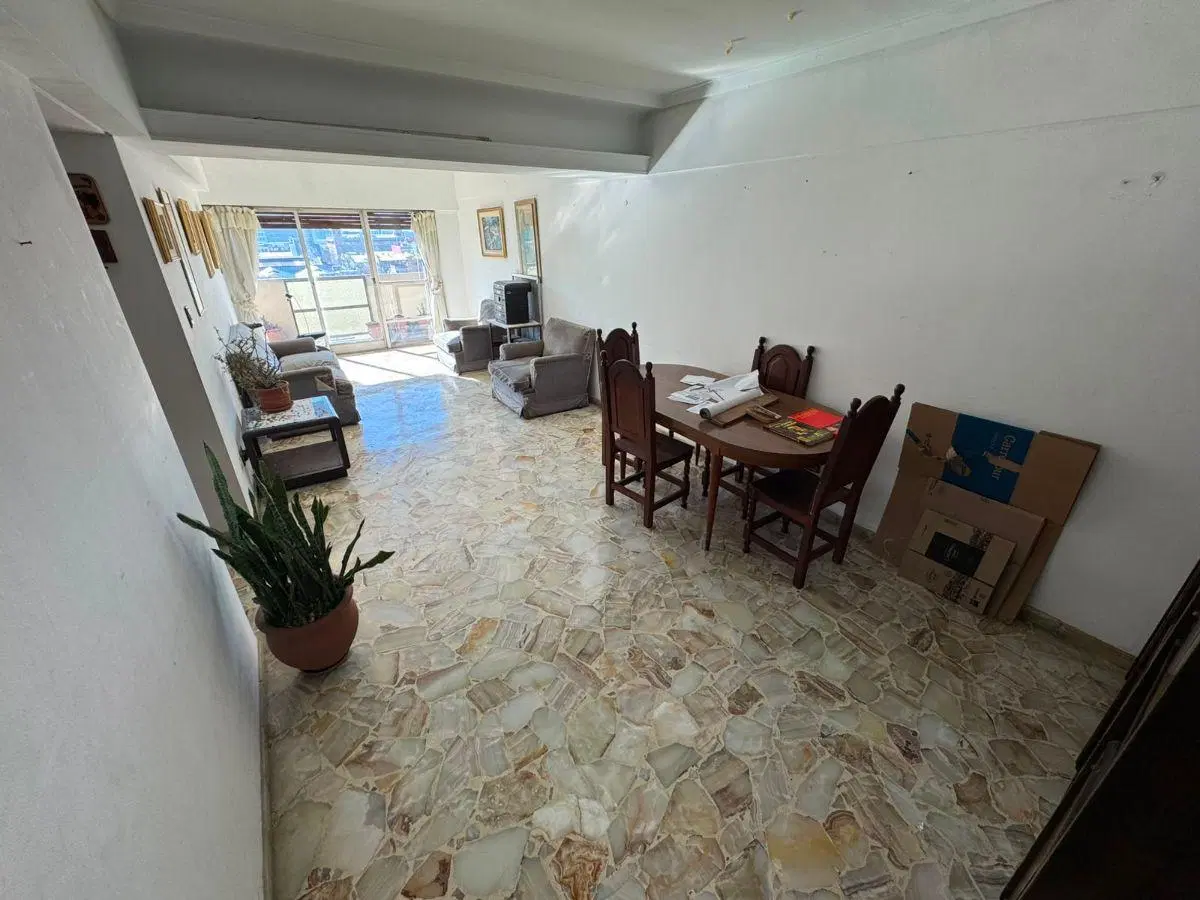 Departamento de 4 Ambientes con Dependencia - Av. Almirante Brown al 700 1