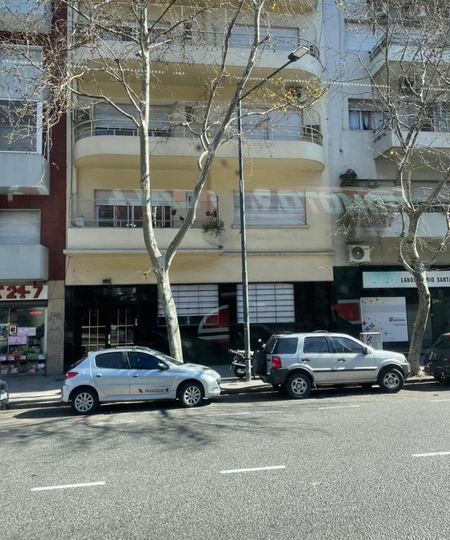 Foto de Departamento de 3 Ambientes con Dependencia - Av. Montes de Oca al 0, imagen 1