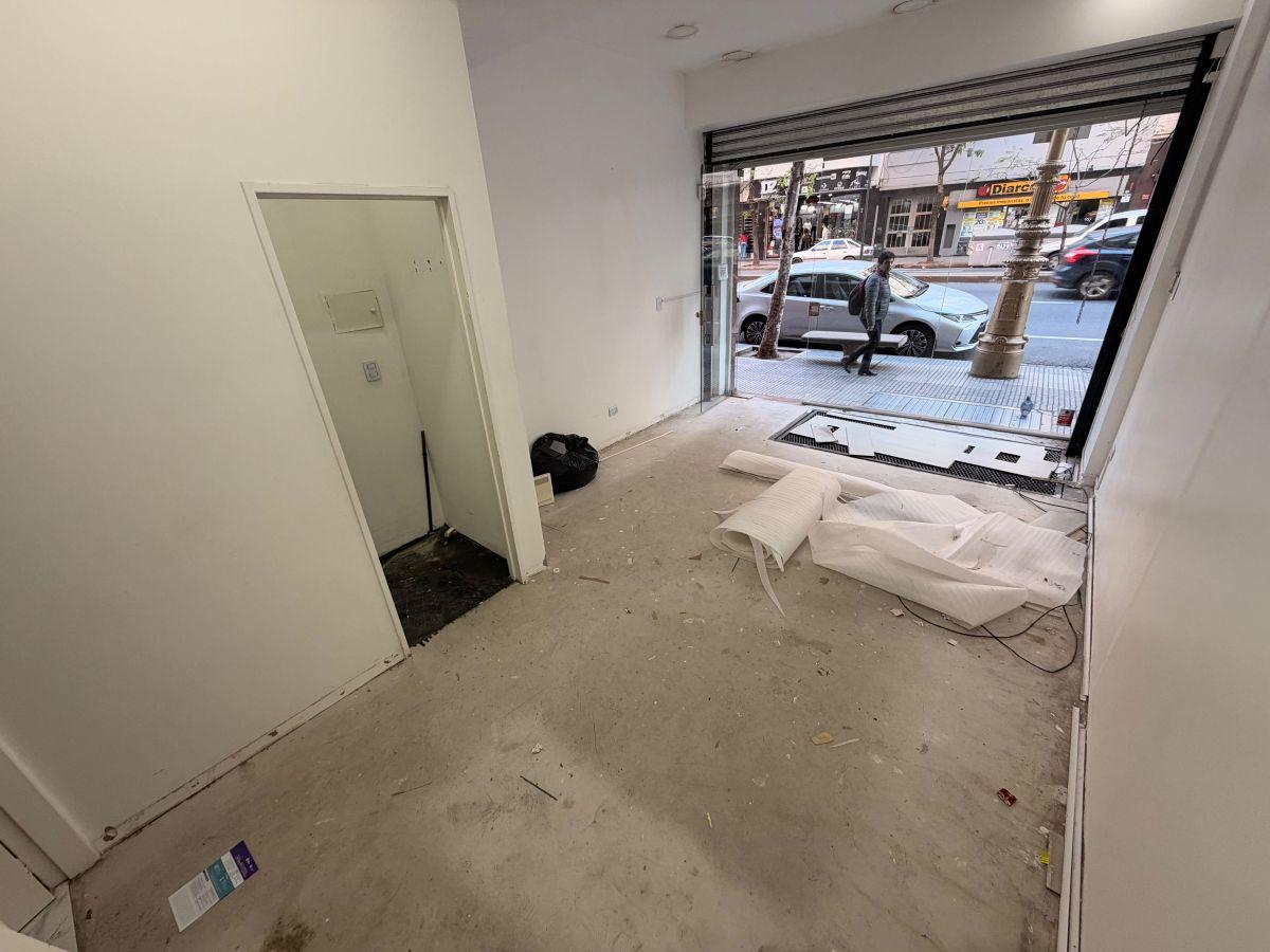 Foto de Local Comercial - Av. Montes de Oca al 1000, imagen 2