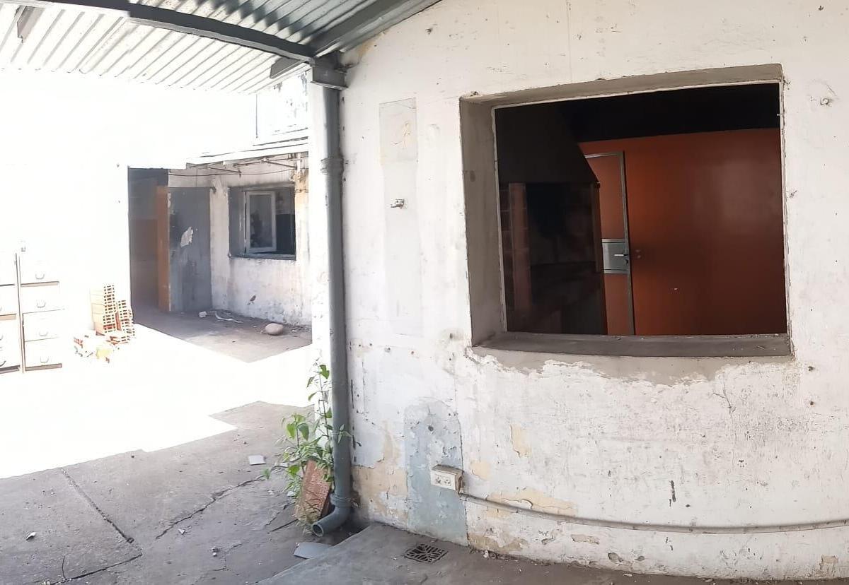 Muy Buen Galpon Para Uso Comercial en Pompeya 5