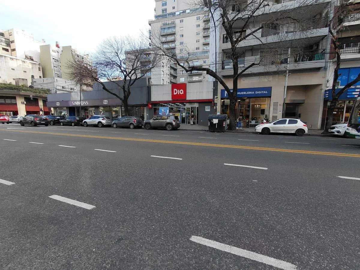 Excelente local sobre Scalabrini Ortiz a metros de Av. Corrientes! 2