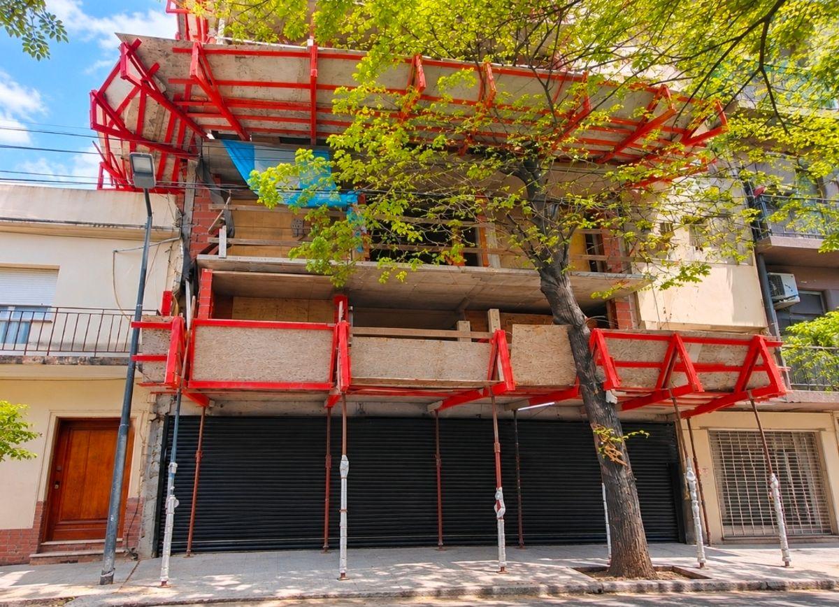 Foto de Excelente departamento de 2 ambientes con 2 balcones en piso alto en, imagen 2