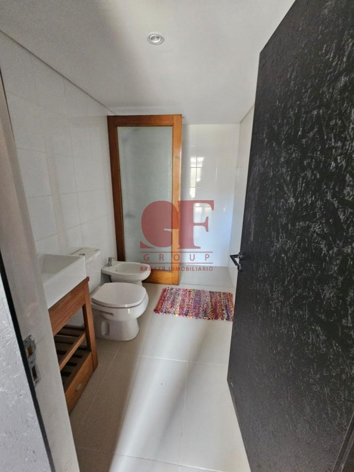 Edificiolocal Importante en de Lofts en Pleno Almagro, con Techos a 4 m de Altura 2