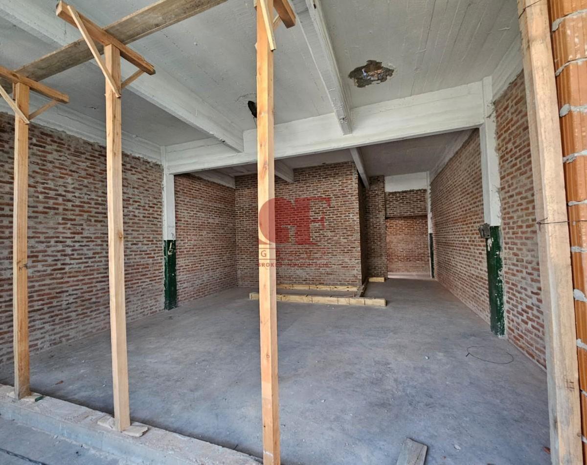 Edificiolocal Importante en de Lofts en Pleno Almagro, con Techos a 4 m de Altura 4