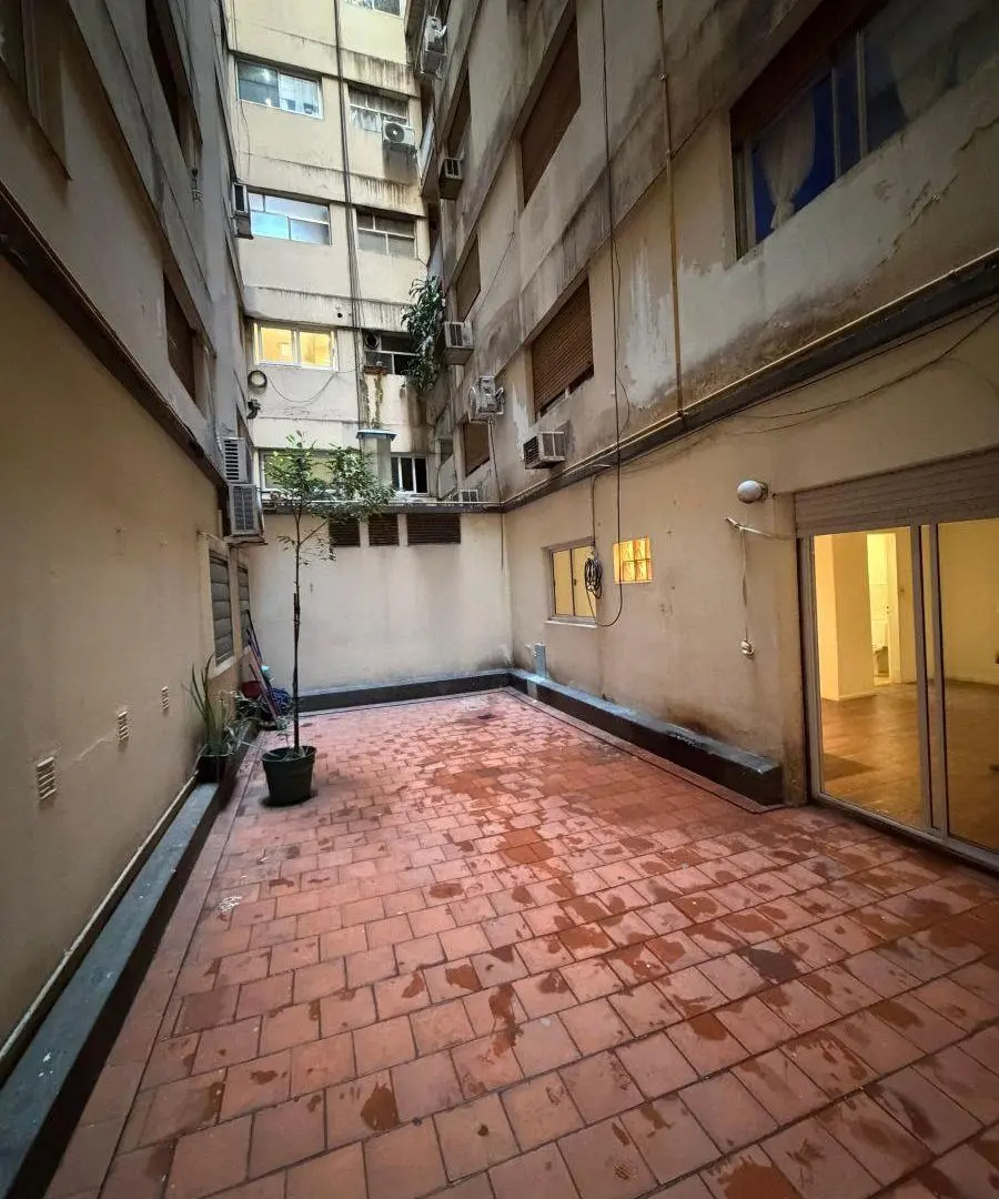 Depto. con patio en Recoleta 3