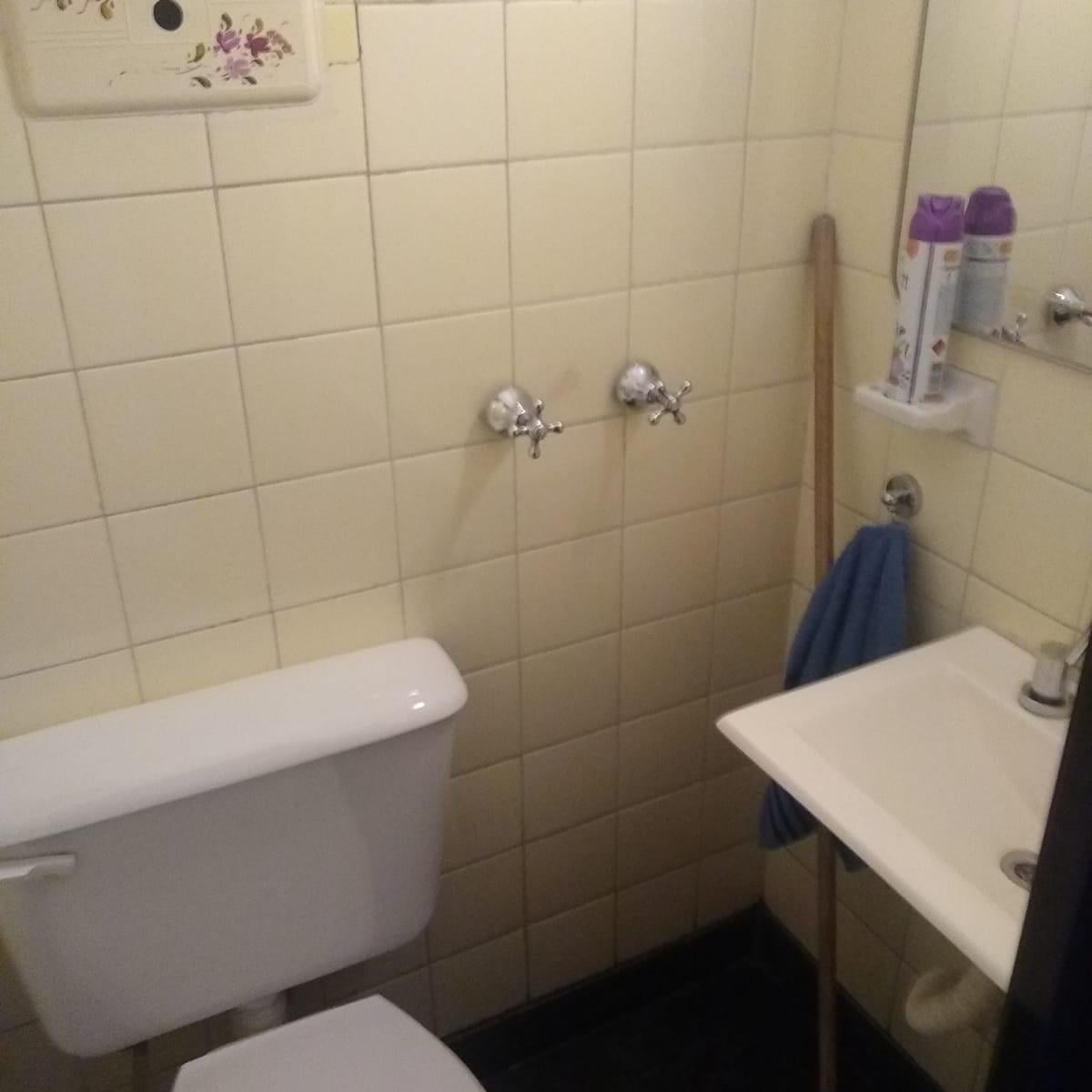 Venta de departamento de tres ambientes en Adrogué