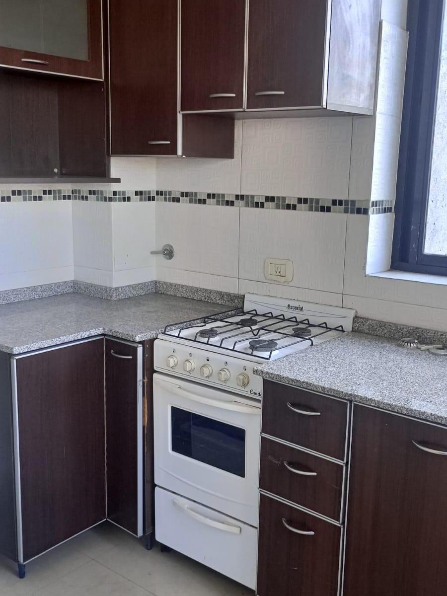 Venta de monoambiente con cochera en Lanús