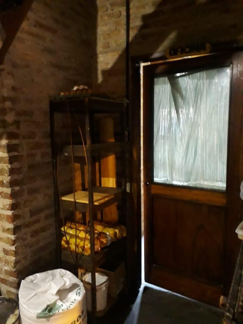 Venta de Galpón con Vivienda Sobre Capitán Moyano 5