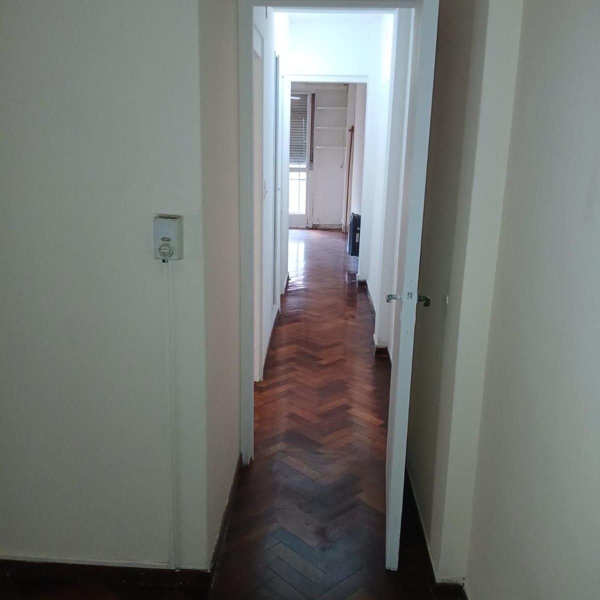 Venta de Departamento de Tres Ambientes en San Telmo 4