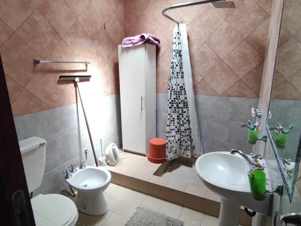 Venta de casa en Burzaco. Retasada.