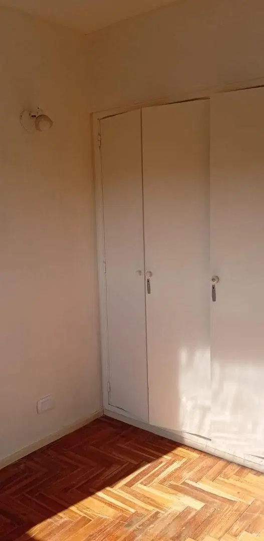 Alquiler de departamento de tres ambientes en Adrogué 4