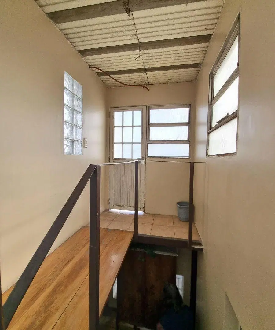 VENDO EXCELENTE Y AMPLIO PH EN ESQUINA CON HERMOSA VISTA AL PARQUE CENTENARIO. MUY LUMINOSO. 8