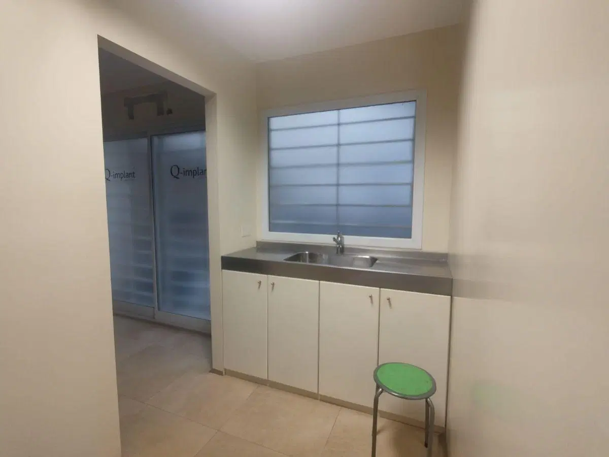 VENDO OFICINA DE 50 M2 EN EXCELENTE ESTADO. BARRIO NORTE 3