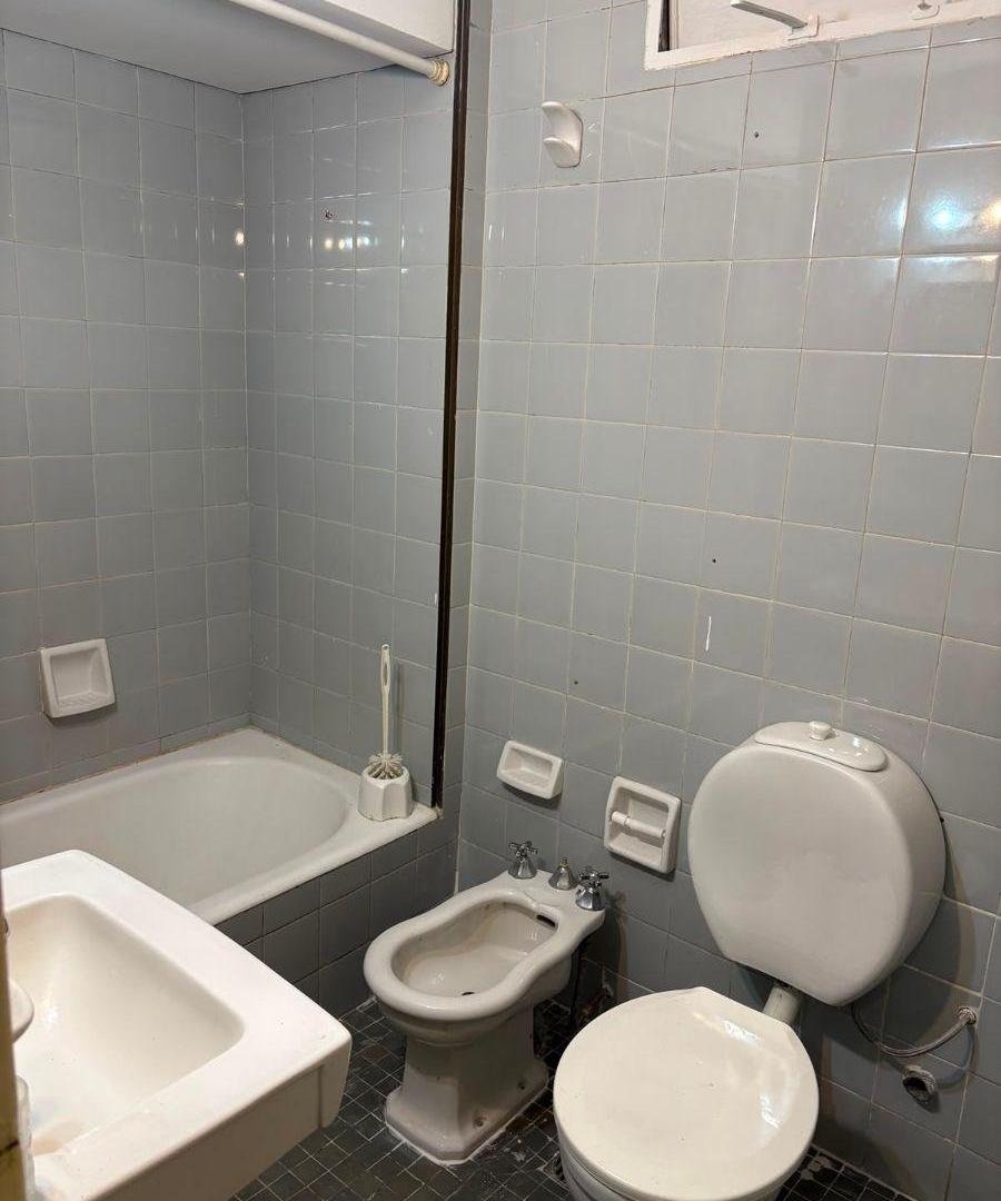 Foto de VENDO AMPLIO MONOAMBIENTE AL FRENTE CON BALCÓN. SAN NICOLÁS, imagen 2