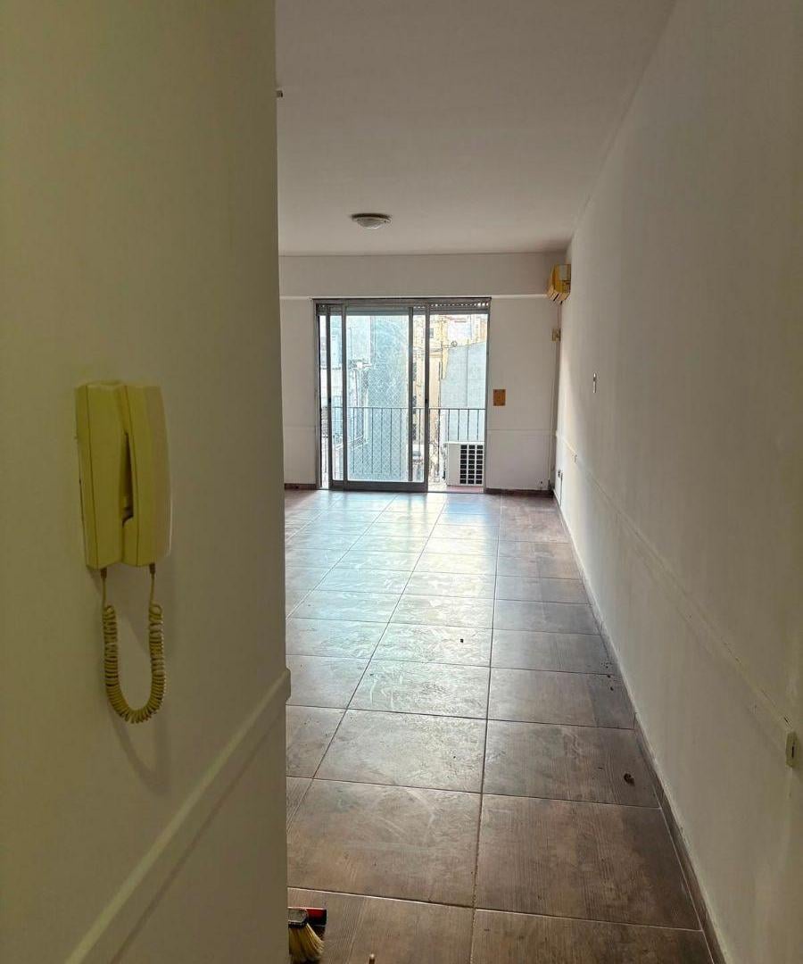 Foto de VENDO AMPLIO MONOAMBIENTE AL FRENTE CON BALCÓN. SAN NICOLÁS, imagen 4