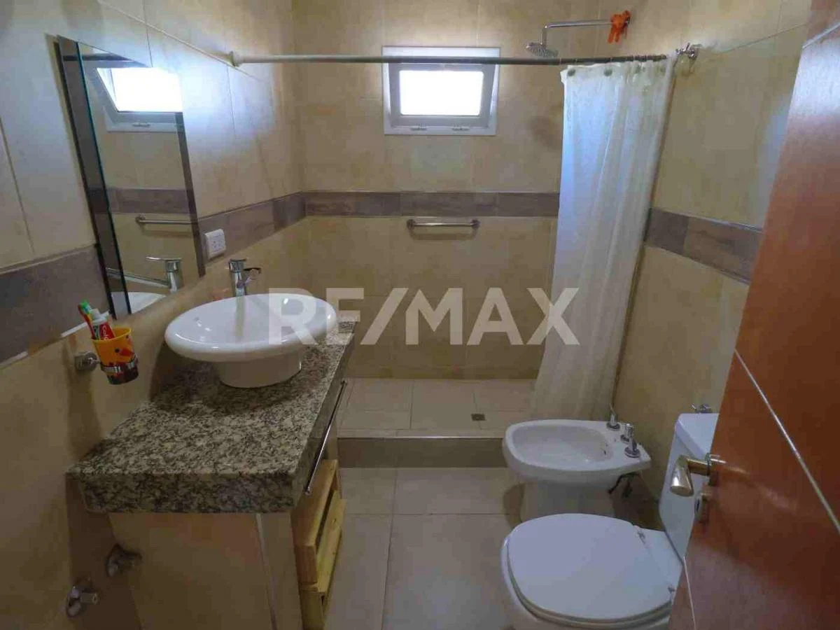 Casa Uf 823 B° Los Canales de Plottier 3