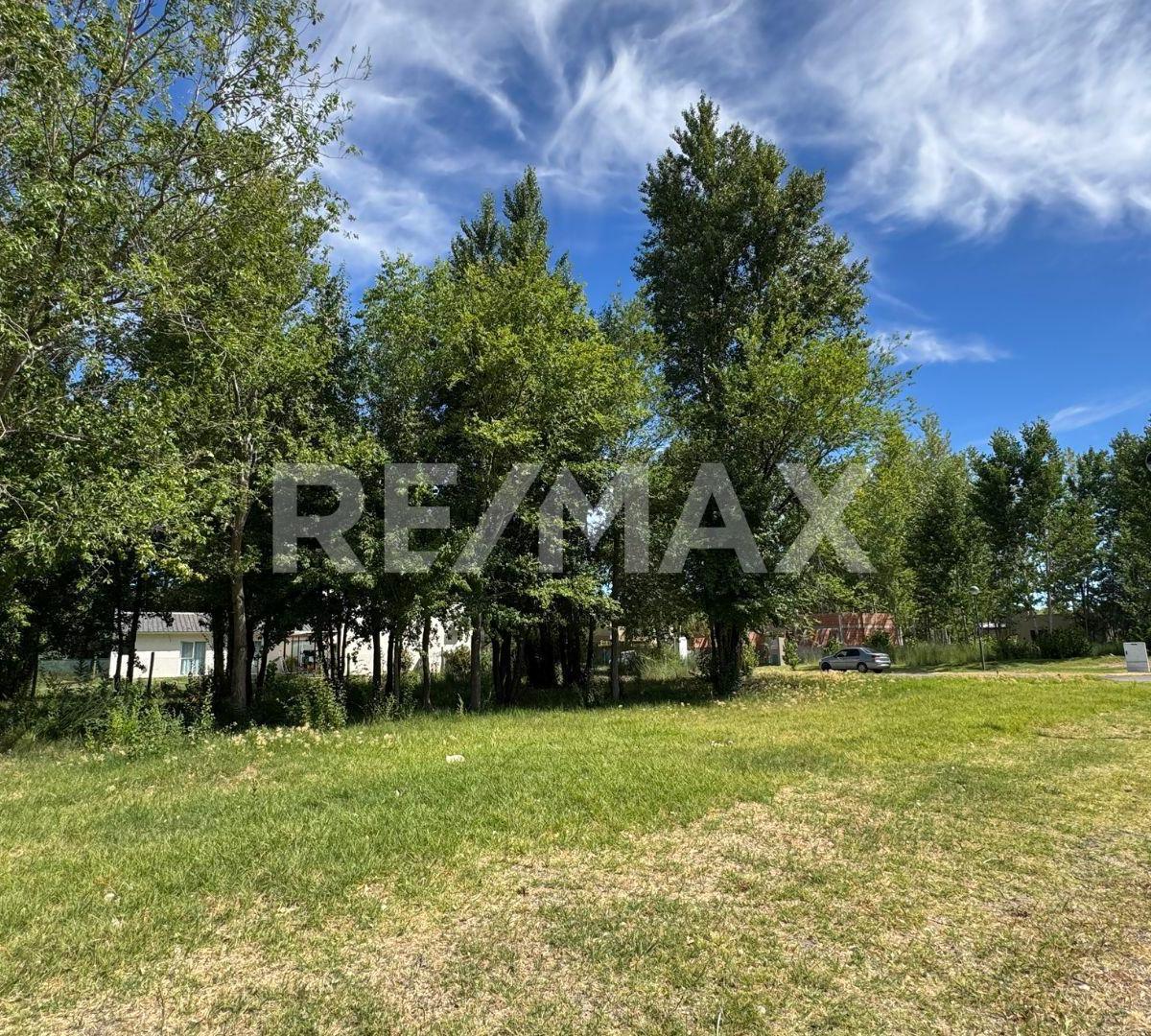 Venta - Terreno 1021,27 m², B° Canales de Plottier 4