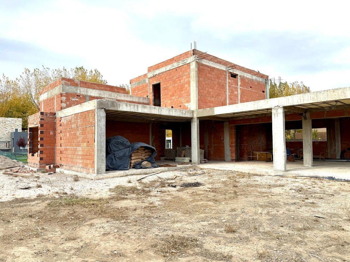 Casa 3 Dorm., Canales de Plottier 1