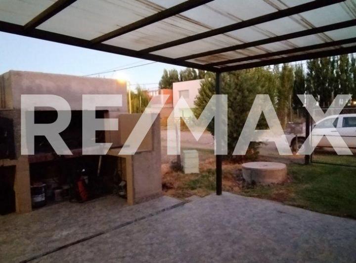 EN VENTA Casa de 3 dormitorios con Pileta-Plottier 4