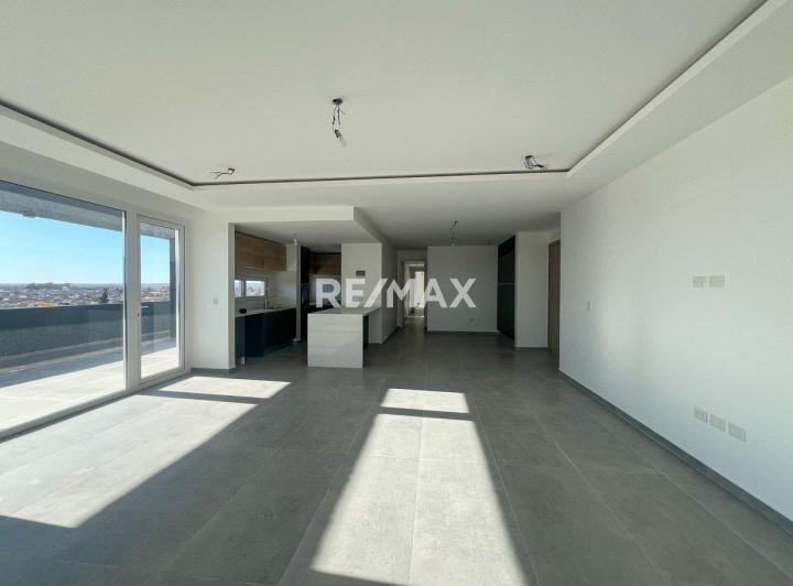 DEPARTAMENTO SEMI PISO EN VENTA 3 DORMITORIOS 5