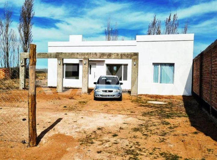 ALQUILER CASA 1 DORMITORIO LAS LILAS PLOTTIER 3