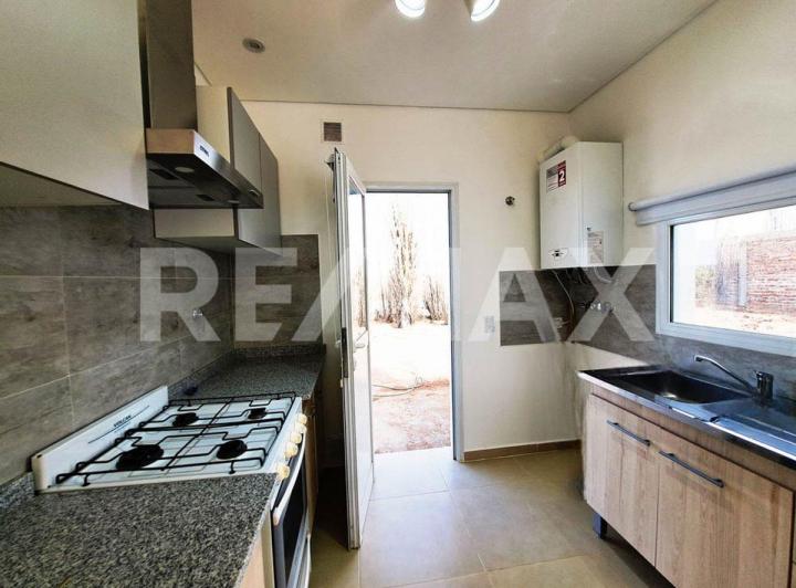 ALQUILER CASA 1 DORMITORIO LAS LILAS PLOTTIER 2