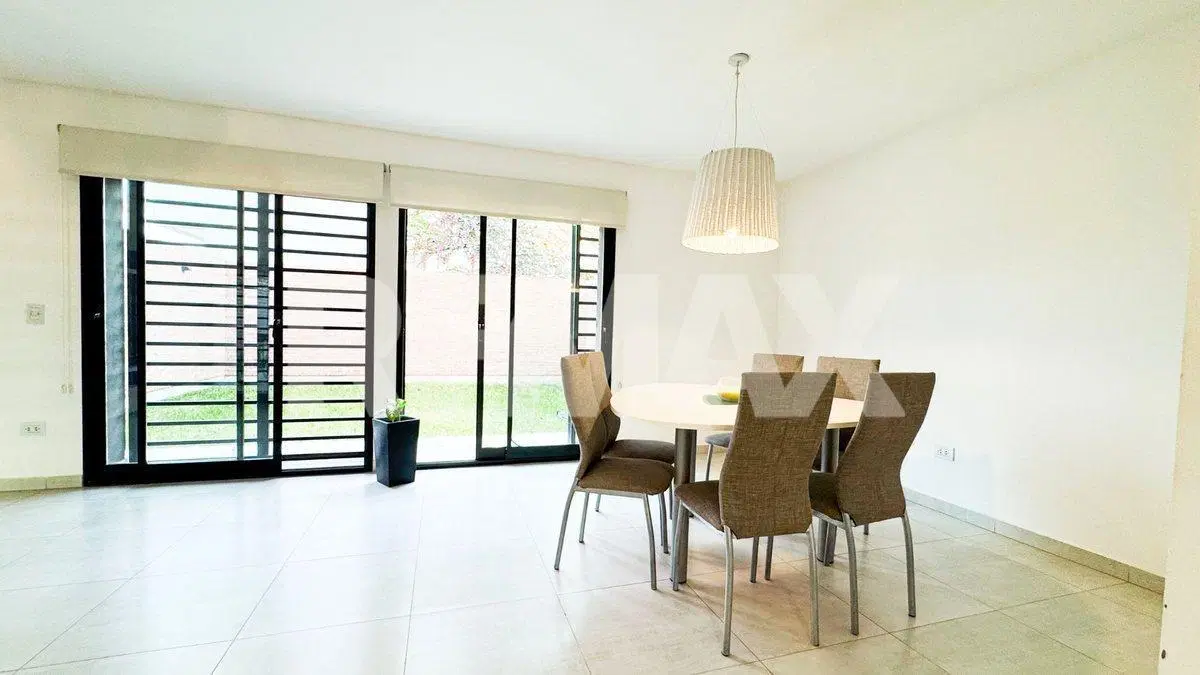 VENDE DUPLEX 3 DORMITORIOS. BARRIO TIERRA MANSA 5