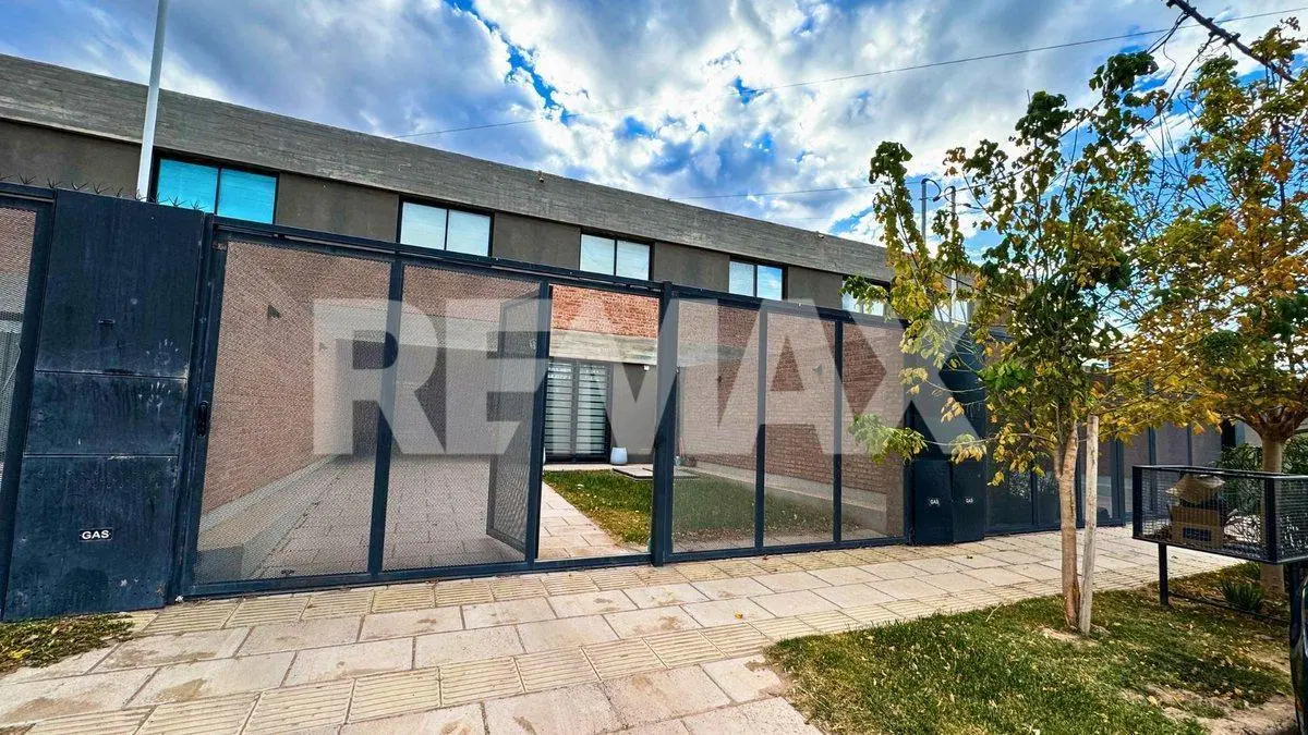 VENDE DUPLEX 3 DORMITORIOS. BARRIO TIERRA MANSA 3
